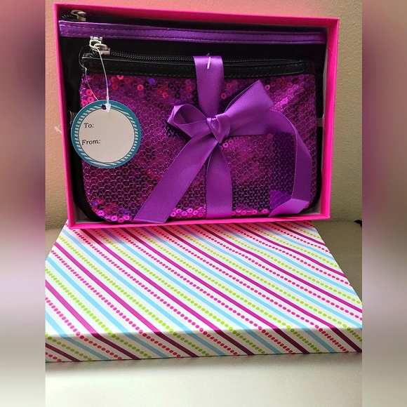 Ready To Give The Gift To Love One's. - Picture 6 of 6